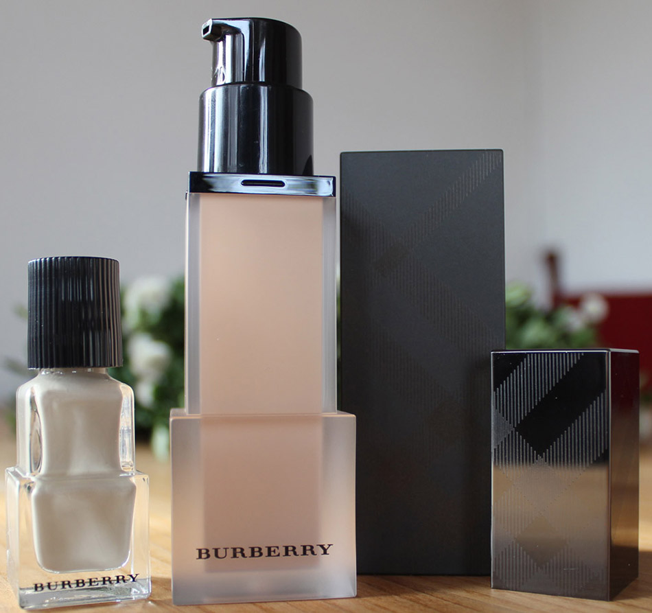 Burberry Velvet Foundation2