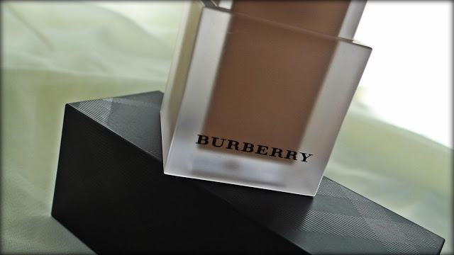 Burberry Velvet Foundation3